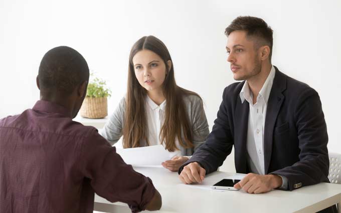 Os 12 Erros mais Comuns que são Cometidos durante uma Entrevista de Emprego   - Dicas Qualificação Profissional